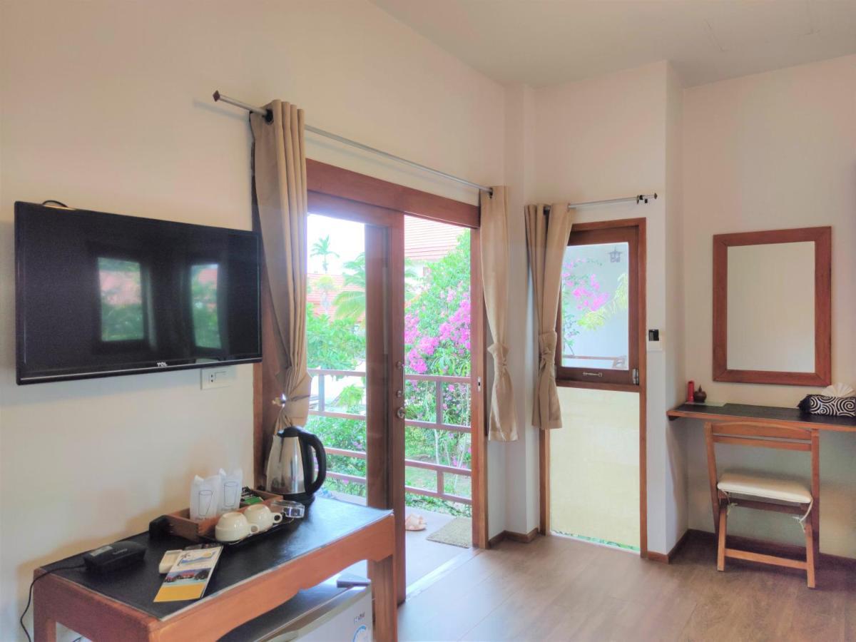 Armonia Village Resort And Spa Чумфон Екстериор снимка