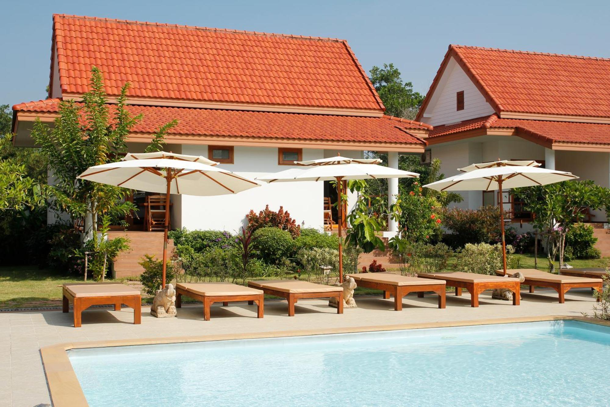 Armonia Village Resort And Spa Чумфон Екстериор снимка
