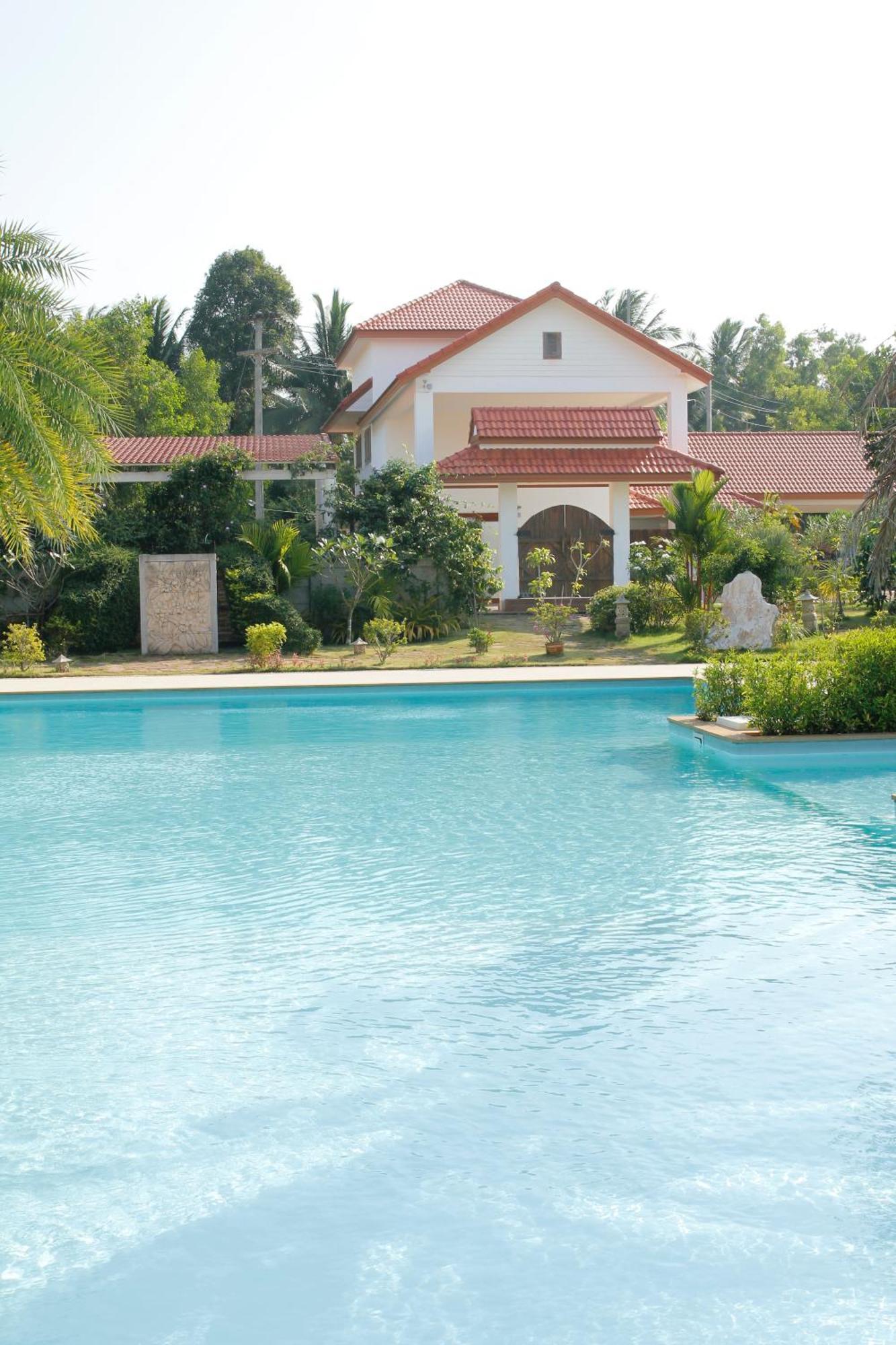 Armonia Village Resort And Spa Чумфон Екстериор снимка