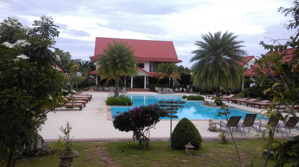 Armonia Village Resort And Spa Чумфон Екстериор снимка