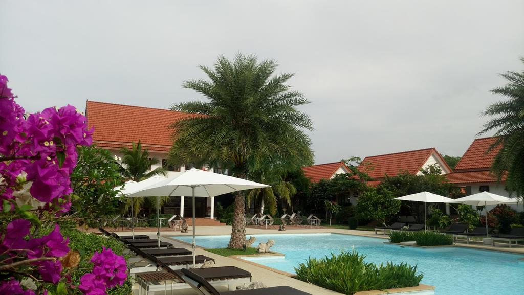 Armonia Village Resort And Spa Чумфон Екстериор снимка