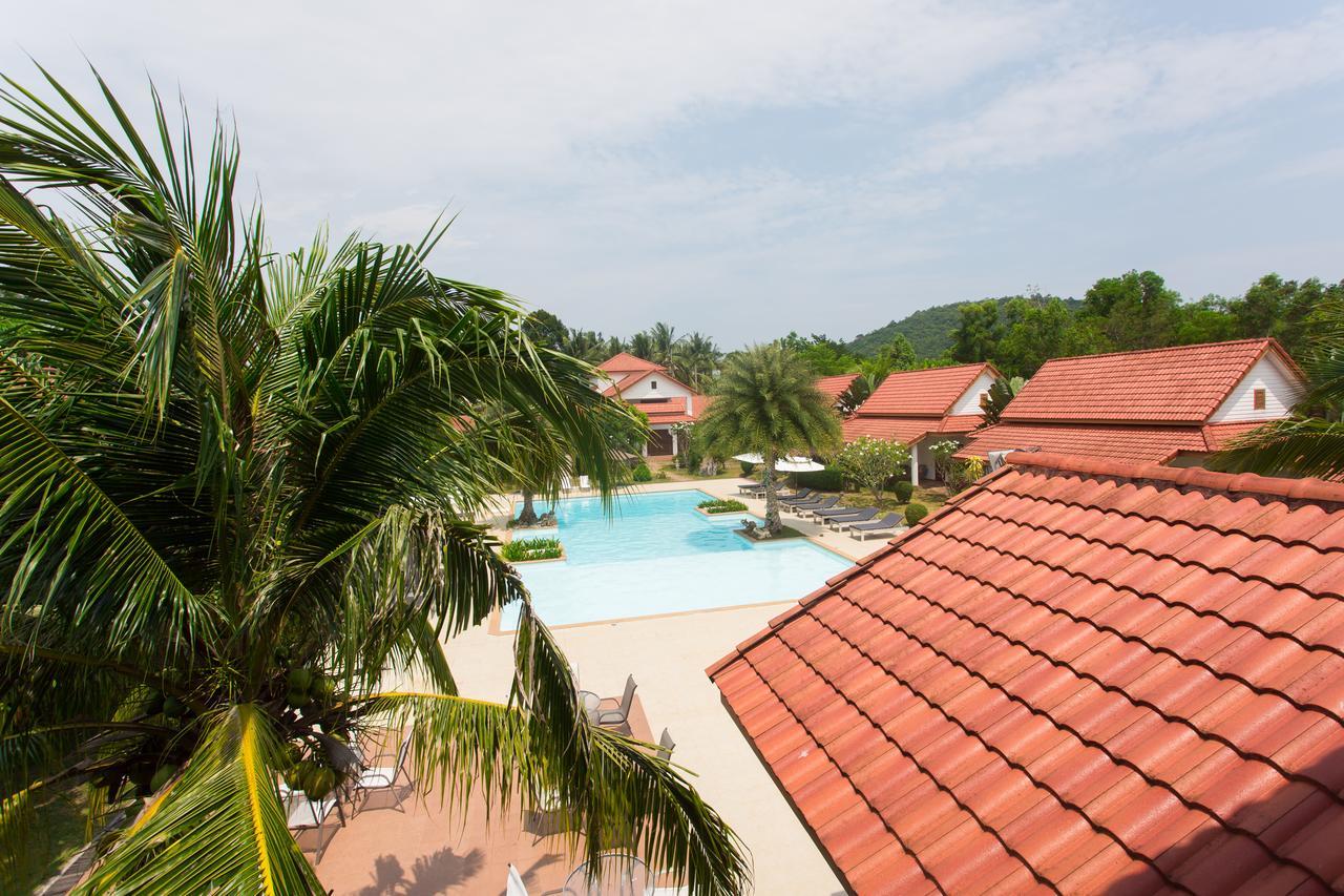 Armonia Village Resort And Spa Чумфон Екстериор снимка