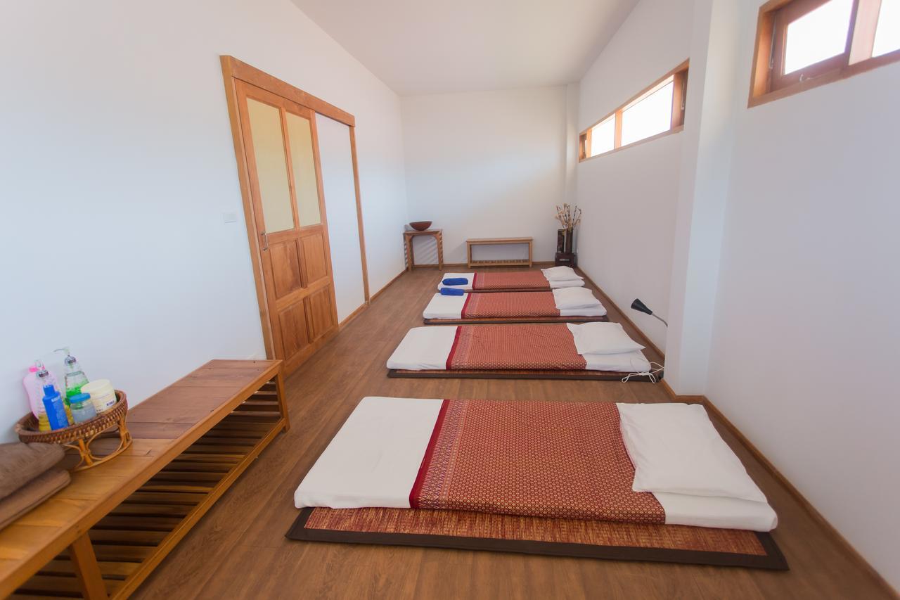 Armonia Village Resort And Spa Чумфон Екстериор снимка