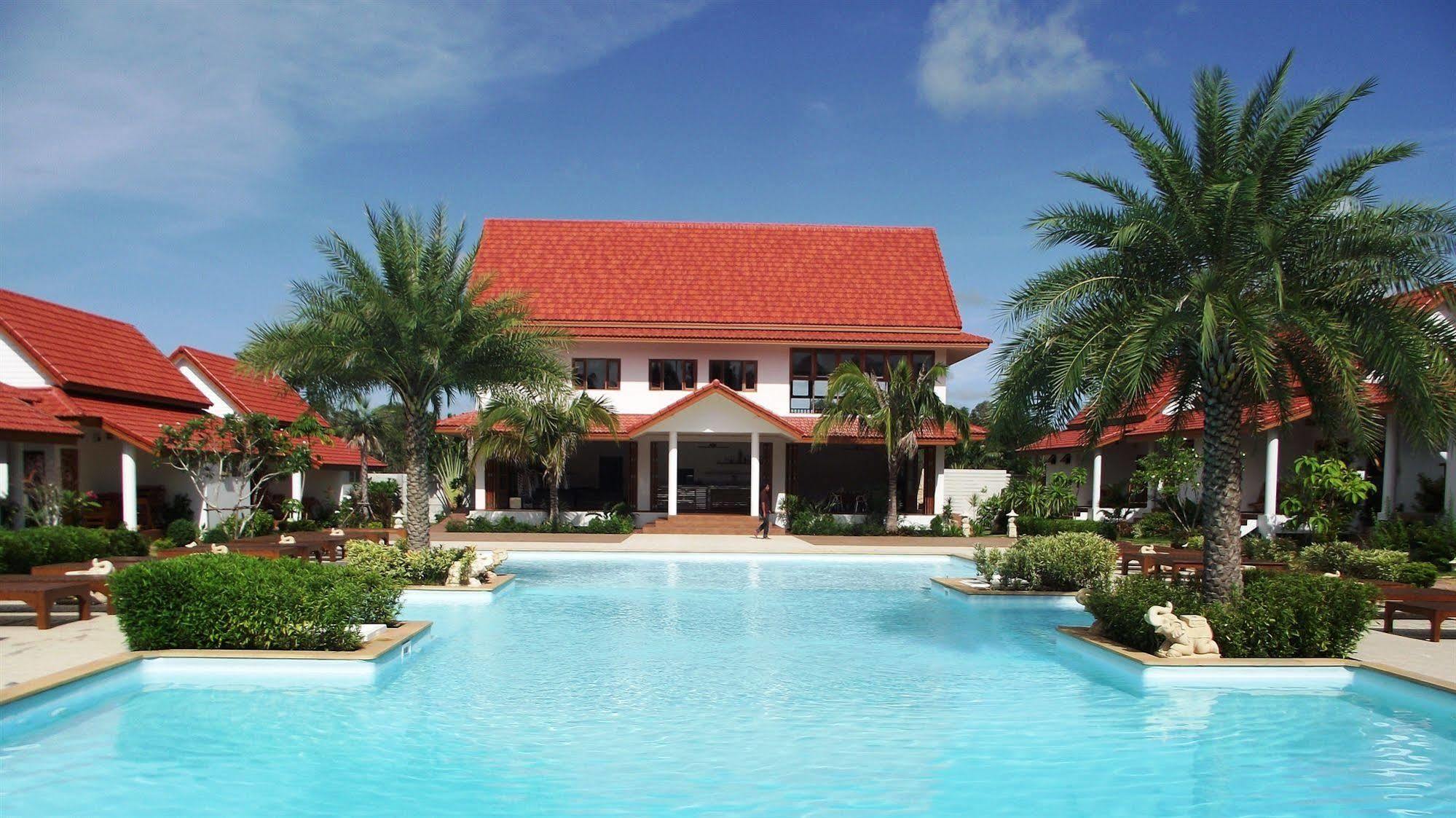 Armonia Village Resort And Spa Чумфон Екстериор снимка