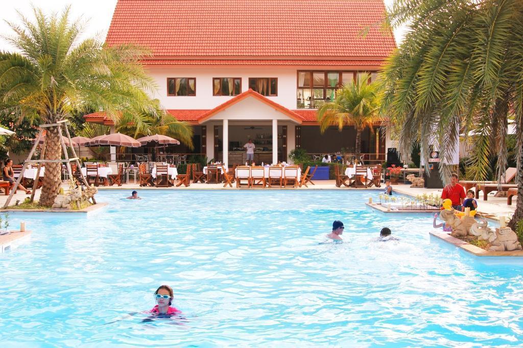 Armonia Village Resort And Spa Чумфон Екстериор снимка